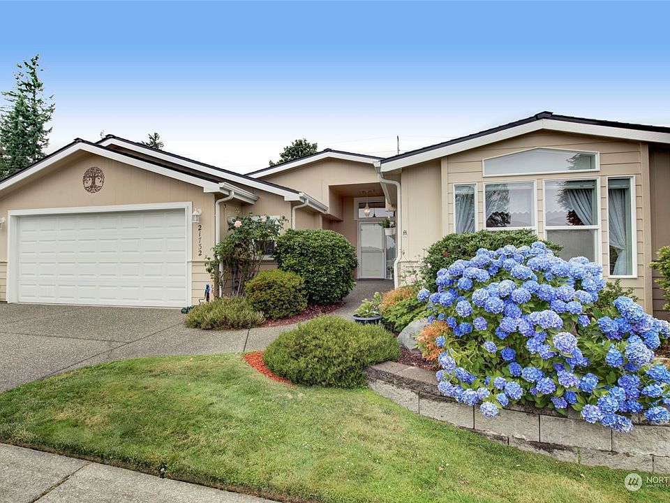 Welcome to Water Gardens, a beautiful 55+ community that offers everything you need for a comfortable and enjoyable lifestyle for years to come!>