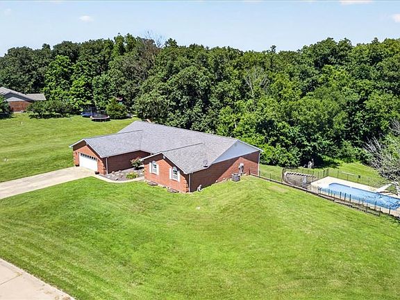 2nd image of 813 E Haven Dr