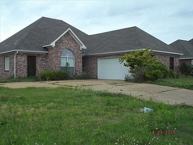 2nd image of 323 E Magnolia Pl