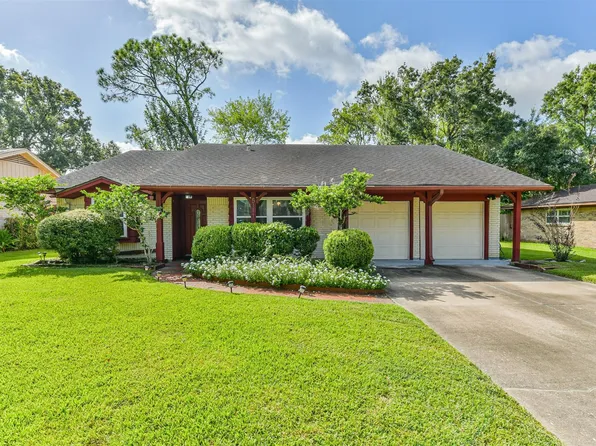 5111 Regal Pine Way, Friendswood, TX 77546