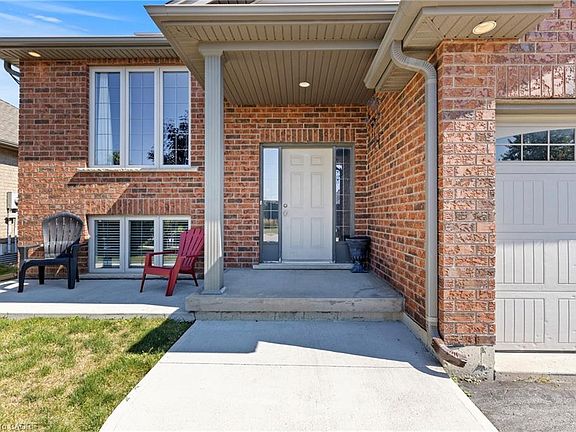 4th image of 92 White Water Dr