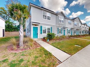 877 Gate Run Rd, Jacksonville, FL 32211