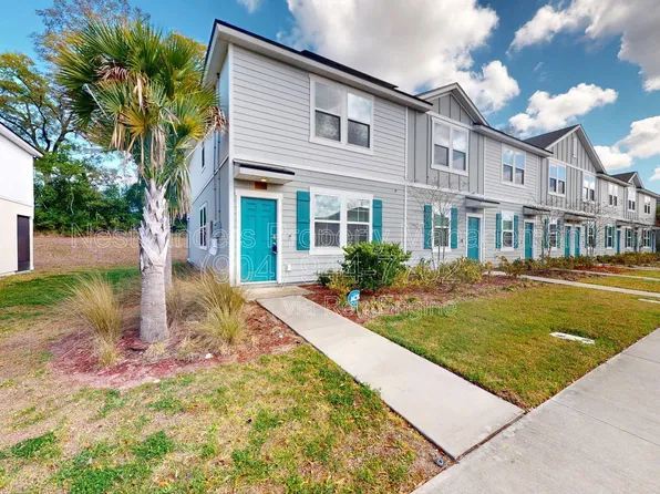 877 Gate Run Rd, Jacksonville, FL 32211