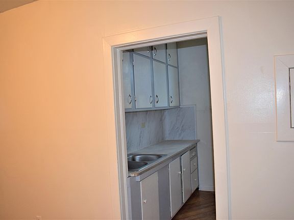5th image of 319 E Spruce St APT 2