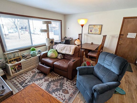 4th image of 727 13th Ave SE APT 4