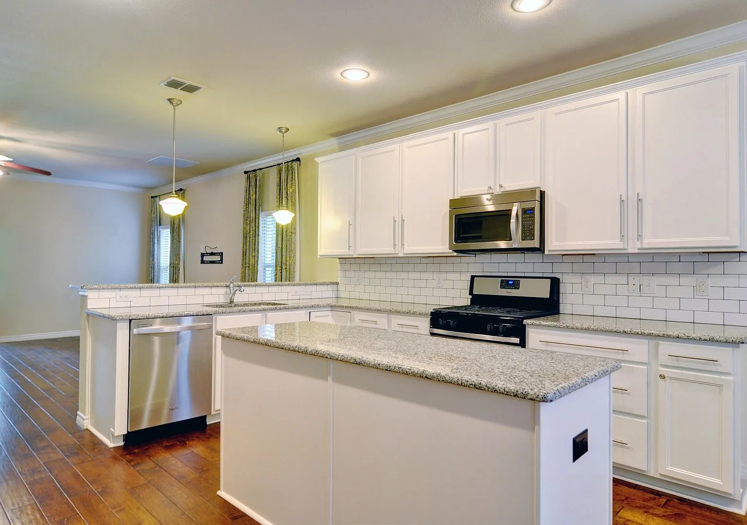 Monticello Townhome — Photo 3