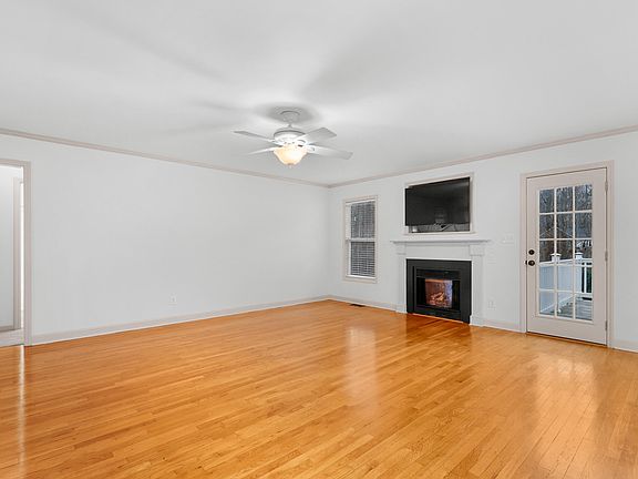 4th image of 2188 Elliott St