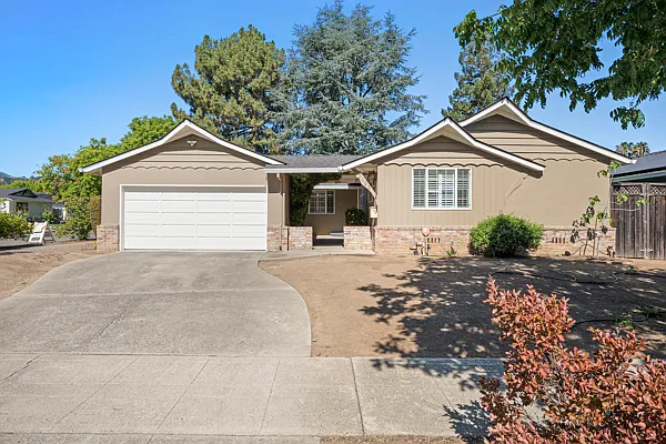 5525 Amby Dr — Photo 2