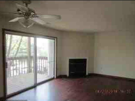 Living room (fireplace)