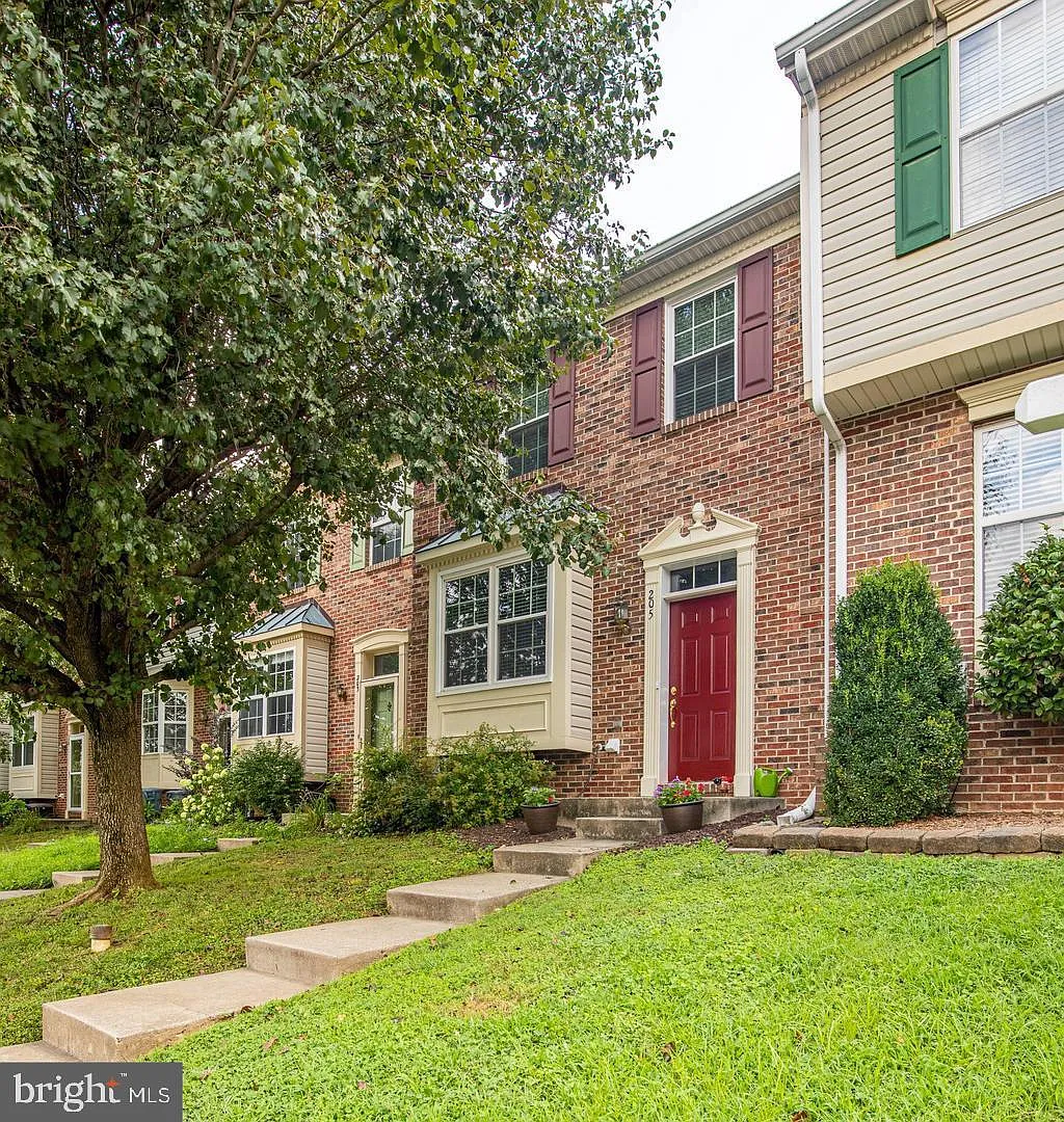 3 bed, 3.0 bath, 1881 sqft, $2,350 — Photo 1