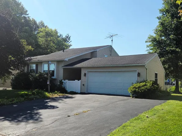 4956 Elderberry Dr, Reading, PA 19606