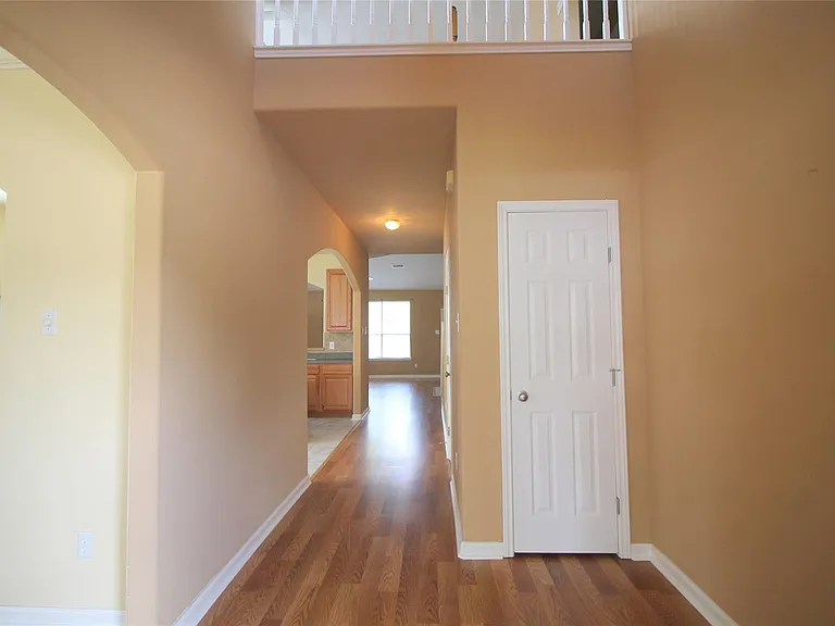 19927 Black Canyon Dr — Photo 3