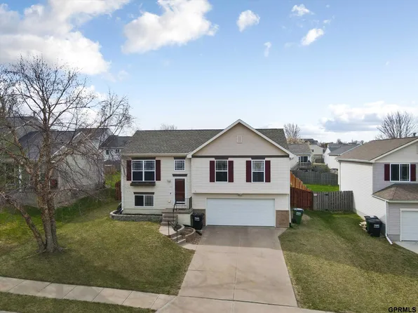 15827 Cottonwood St, Omaha, NE 68136