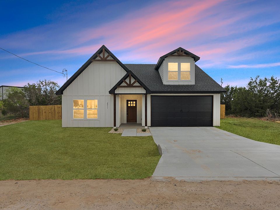1st image of 2211 Woodcrest Trl