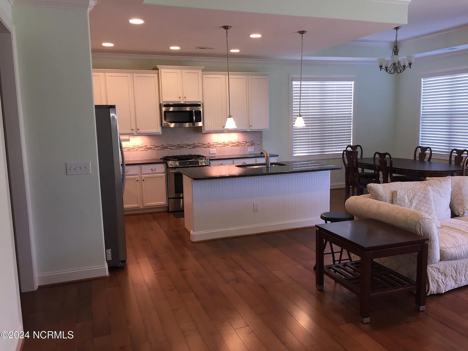 4 bed, 4.0 bath, $3,000 — Photo 4