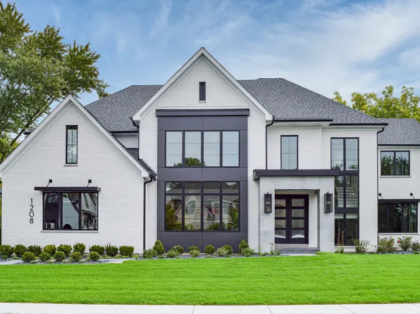 15W601 Grant St, Burr Ridge, IL 60527