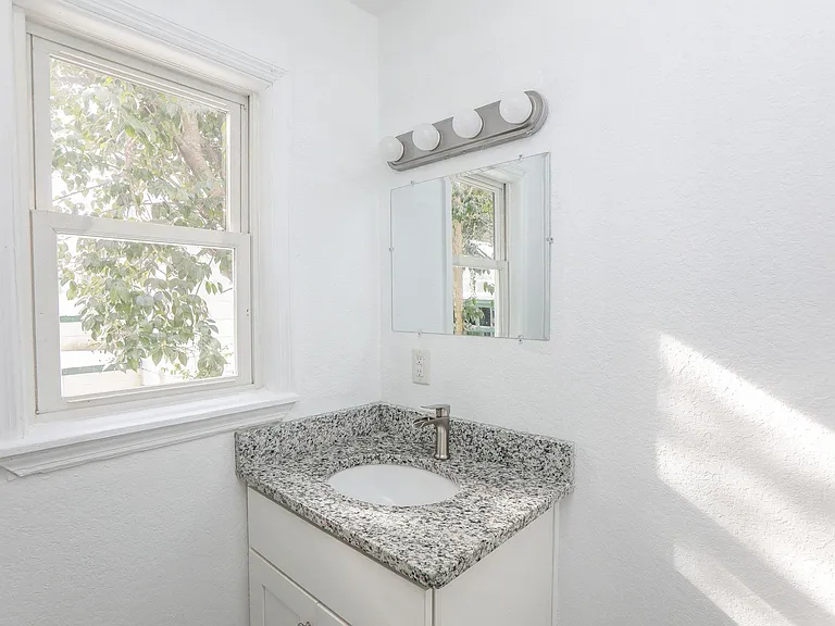 1609 Richmond Ave — Photo 30