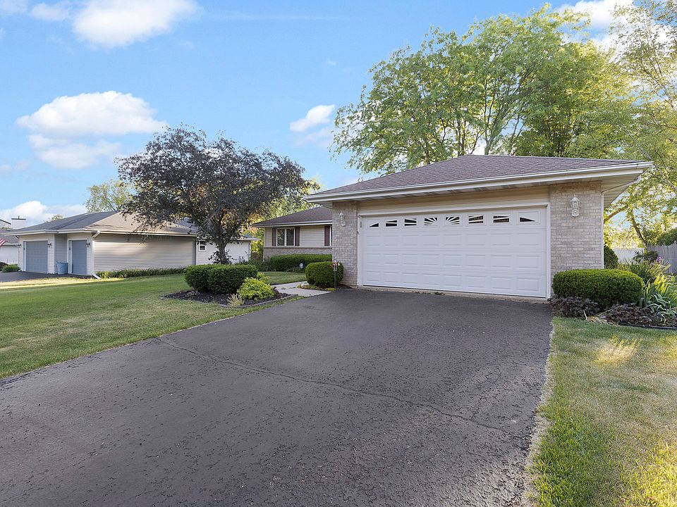 1st image of 984 Anee Dr