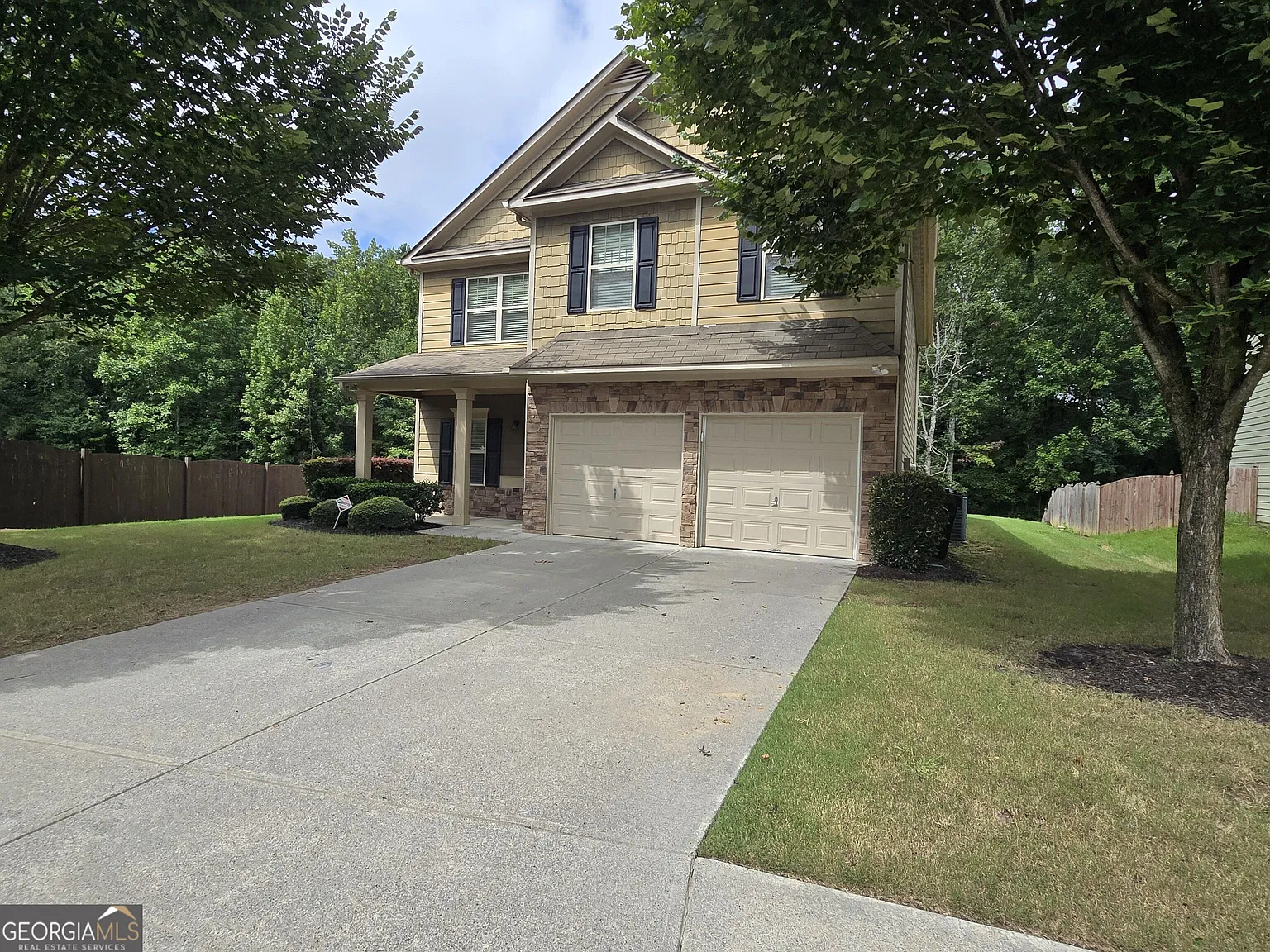 4 bed, 3.0 bath, 2580 sqft, $2,600 — Photo 2