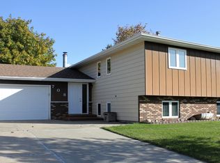 708 W McKinley Ave, Underwood, ND 58576