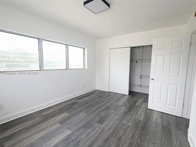 7805 Crespi Blvd #4 — Photo 16