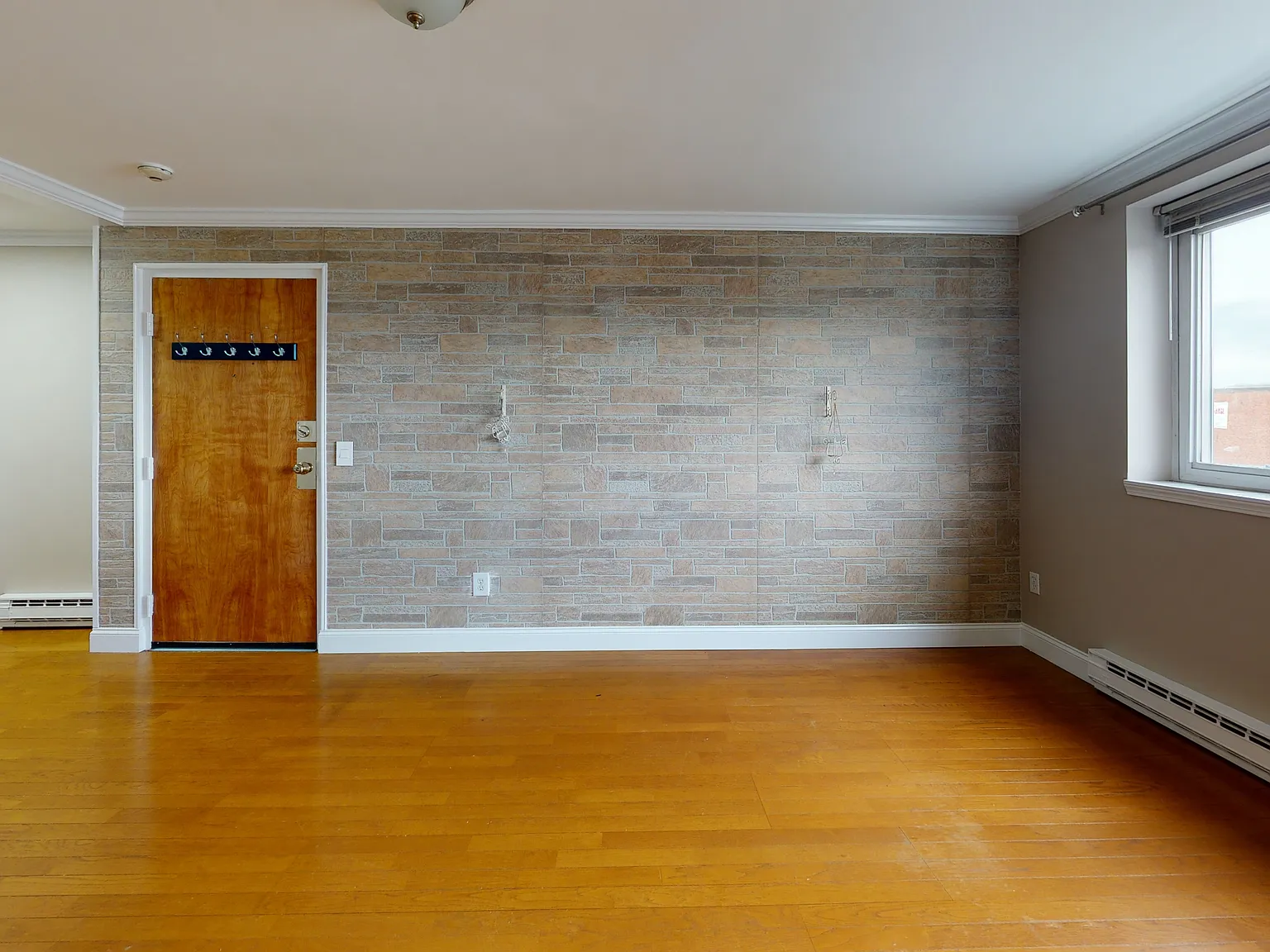 2 bed, 700 sqft, $2,995 — Photo 2