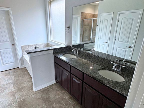 3rd image of 1608 Bandolier Dr