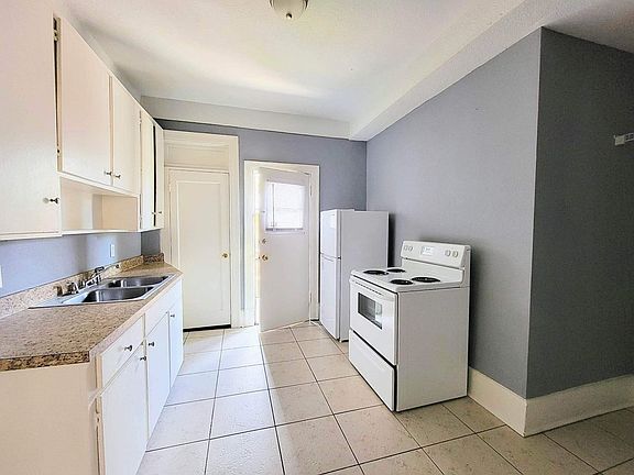 5th image of 2833 Herschel St #2