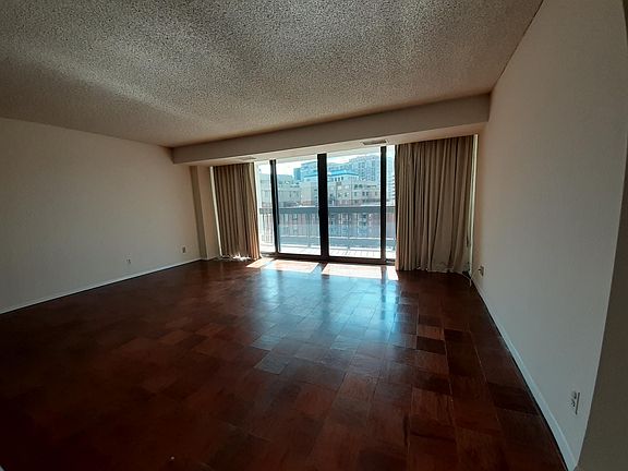 4th image of 3800 Fairfax Dr APT 805