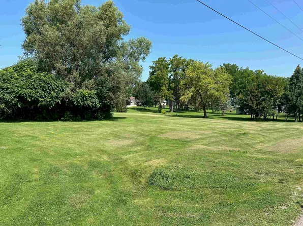 3rd St, Fox Lake, WI 53933