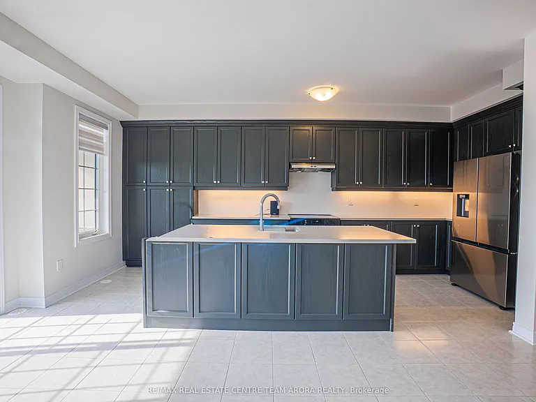 70 Keyworth Cres — Photo 9
