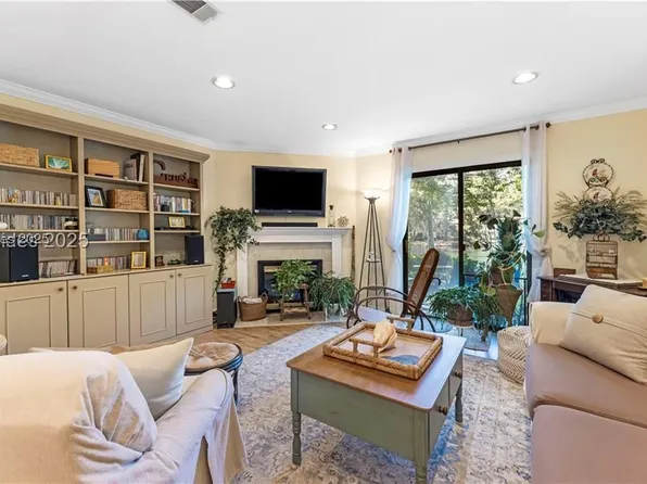 96 Mathews Dr APT 133, Hilton Head Island, SC 29926