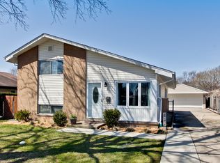 710 N Pine St, Mount Prospect, IL 60056