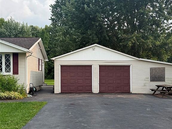3rd image of 9304 Fisk Rd