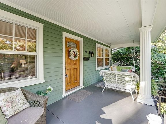 5th image of 70 Wisteria Dr
