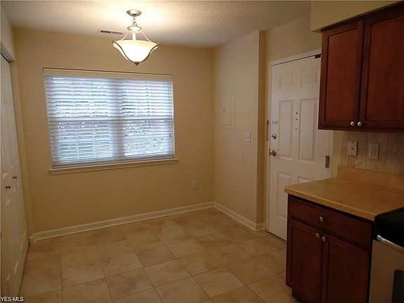 5th image of 240 Fox Hollow Dr APT 100
