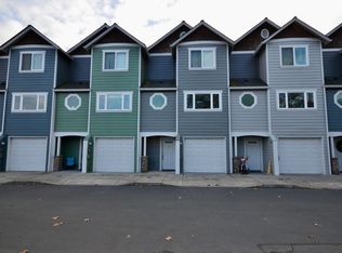 998 W 8th Pl, The Dalles, OR