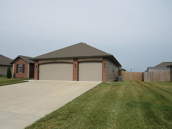3rd image of 516 W Declaration Dr
