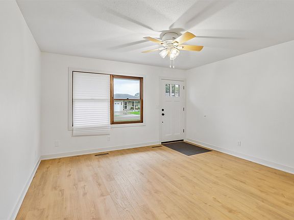 3rd image of 208 E Dewitt St