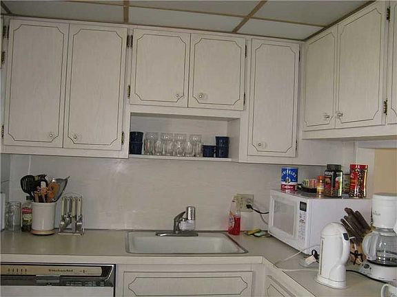 3rd image of 950 Hillcrest Dr APT 515