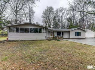 32 W Hazel Dell Ln, Springfield, IL 62703