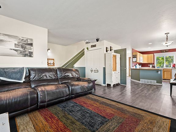 5th image of 1910 Teal Dr