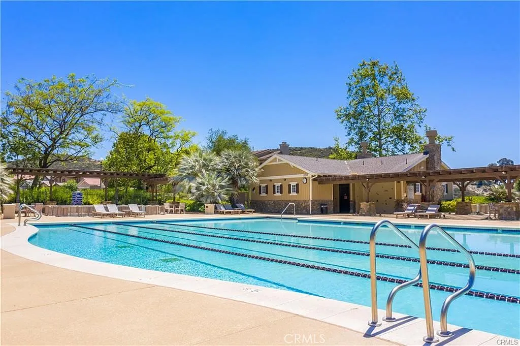 4 bed, 2720 sqft, $3,795 — Photo 4