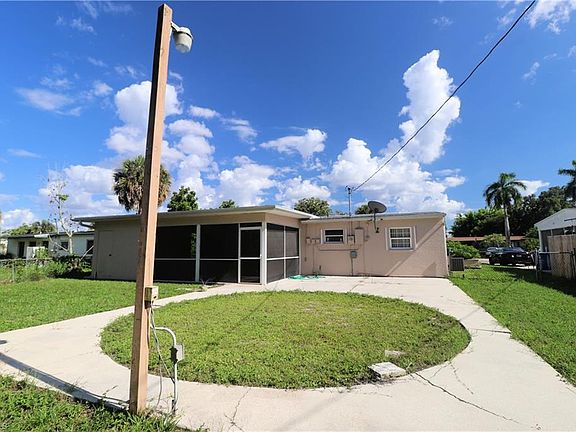 3rd image of 978 Hyacinth St