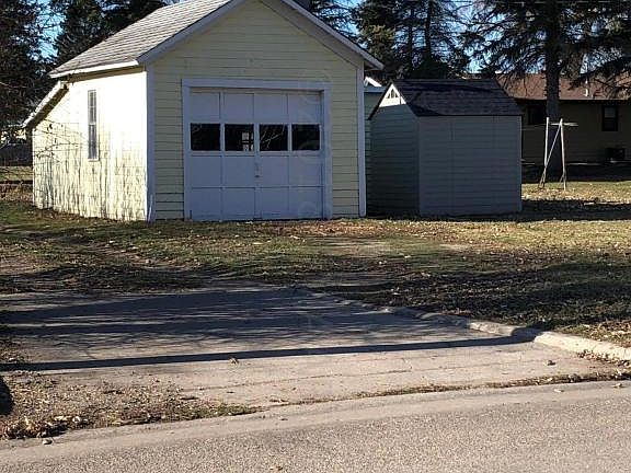 5th image of 251 3rd Ave N