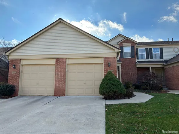 3072 Village Cir N, Ann Arbor, MI 48108