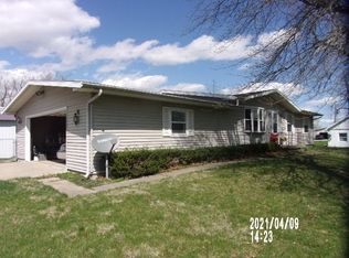 200 E Center St, Ellsworth, IL 61737