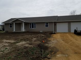 1653 Rockview Rd, Dixon, IL 61021