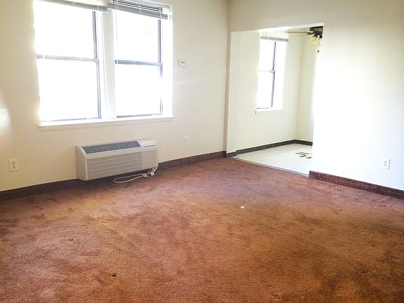 3rd image of 39 Longview Ave APT 302