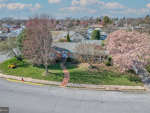 2nd image of 154 Lake Dr